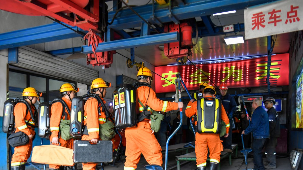 Explosión en mina de carbón deja al menos 82 muertos en China, el accidente minero más letal en años