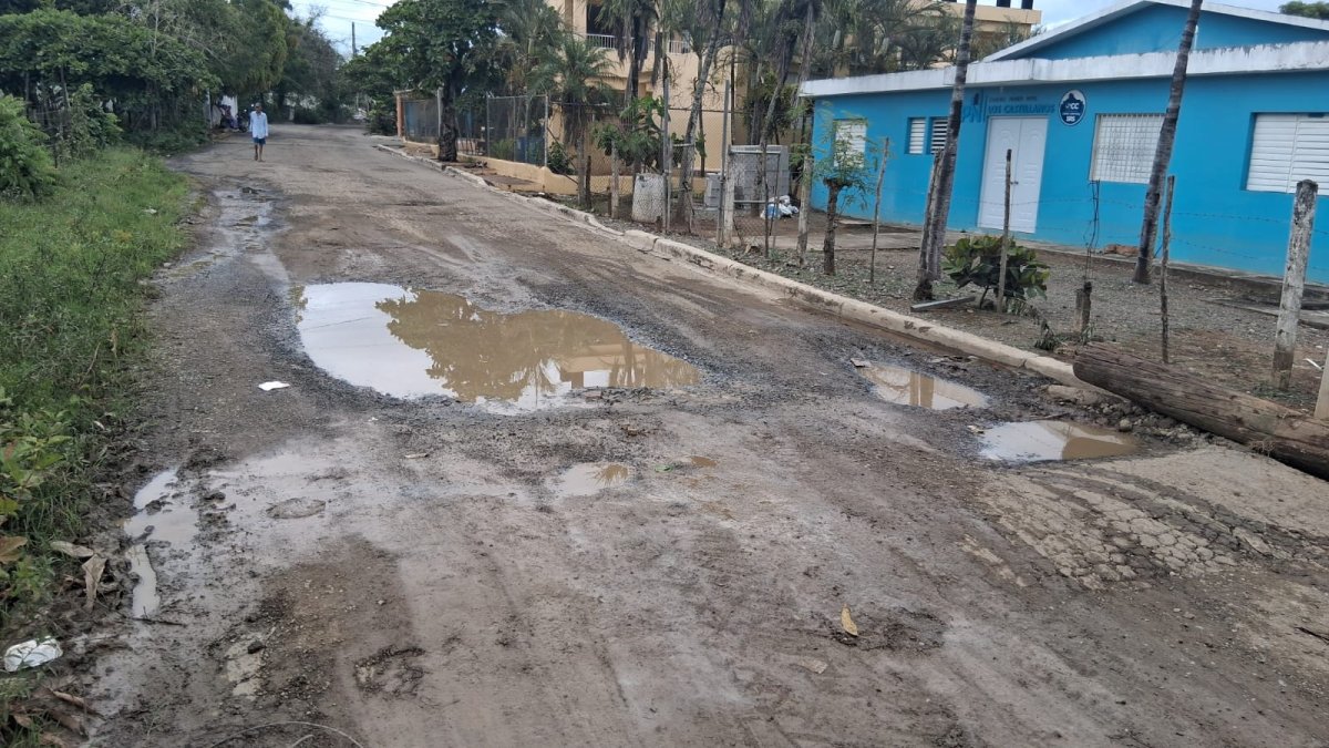 Productores agrícolas exigen asfaltado de camino en Angelina y advierten protestas