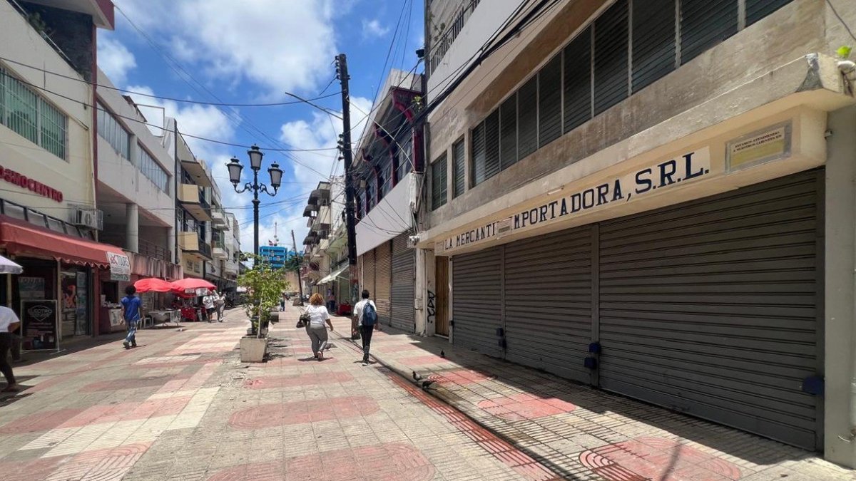 La calle El Conde en ruinas: El drama de los comercios cerrados