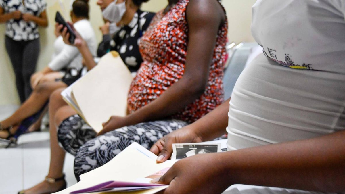 ¿Menos partos de haitianas solucionan el servicio en hospitales?