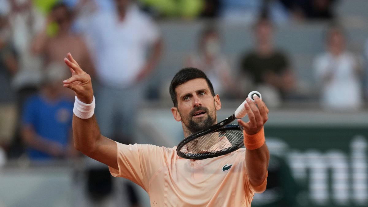 Roland Garros: Djokovic gana con hielo en la cabeza y Ucrania domina en jornada de calor récord