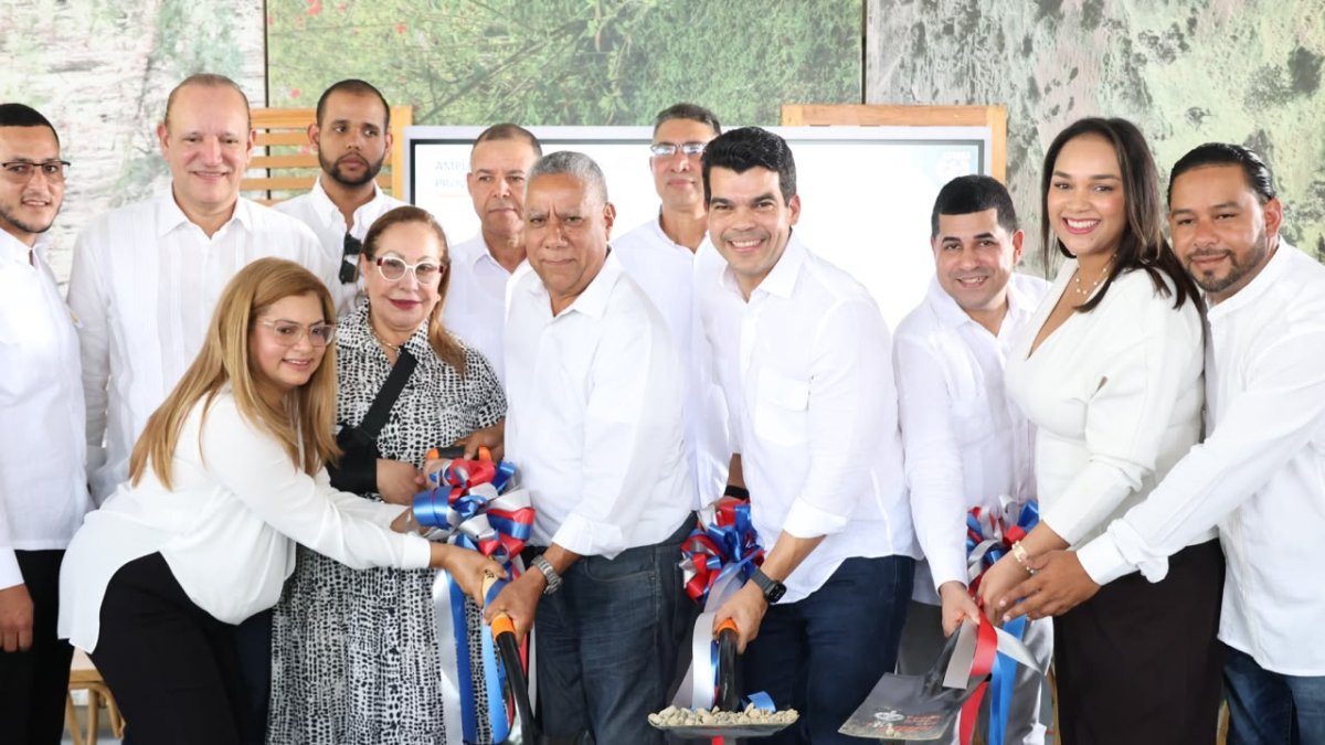 Wellington Arnaud deja iniciado acueducto San José de las Matas