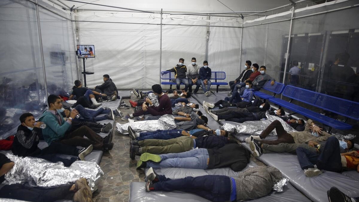 Investigación revela denuncias de negligencia médica en cárceles de inmigrantes bajo Trump