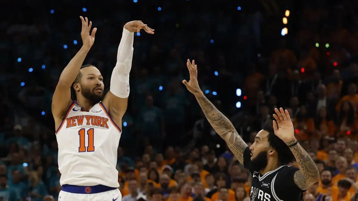 Brunson es el héroe otra vez y los Knicks dan primer golpe en Las Finales de la NBA