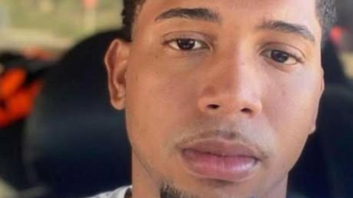 Entre lágrimas y reclamos de justicia despiden a joven agente migratorio fallecido en accidente