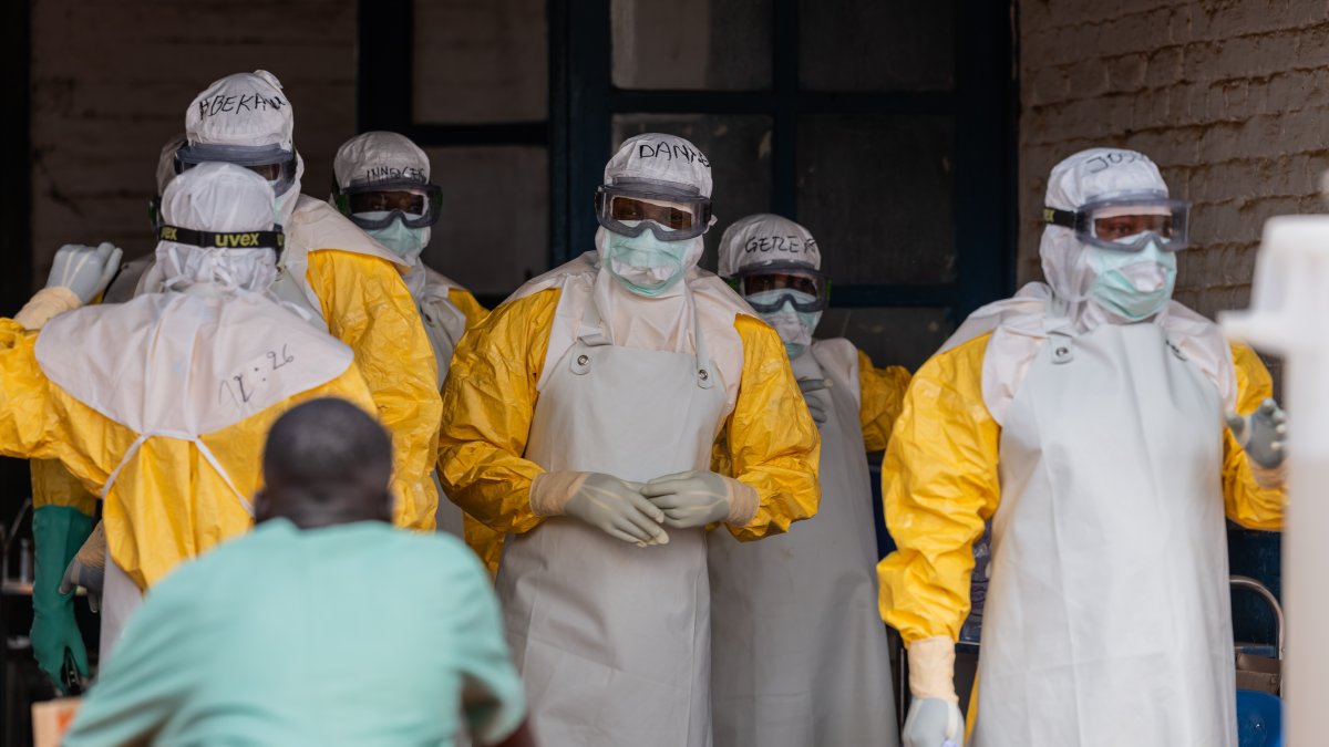 ¿Cuánto puede crecer el brote de ébola en África? EE.UU. habla de hasta 20.000 casos