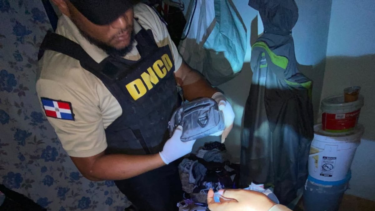 DNCD ocupa drogas y armas en allanamiento