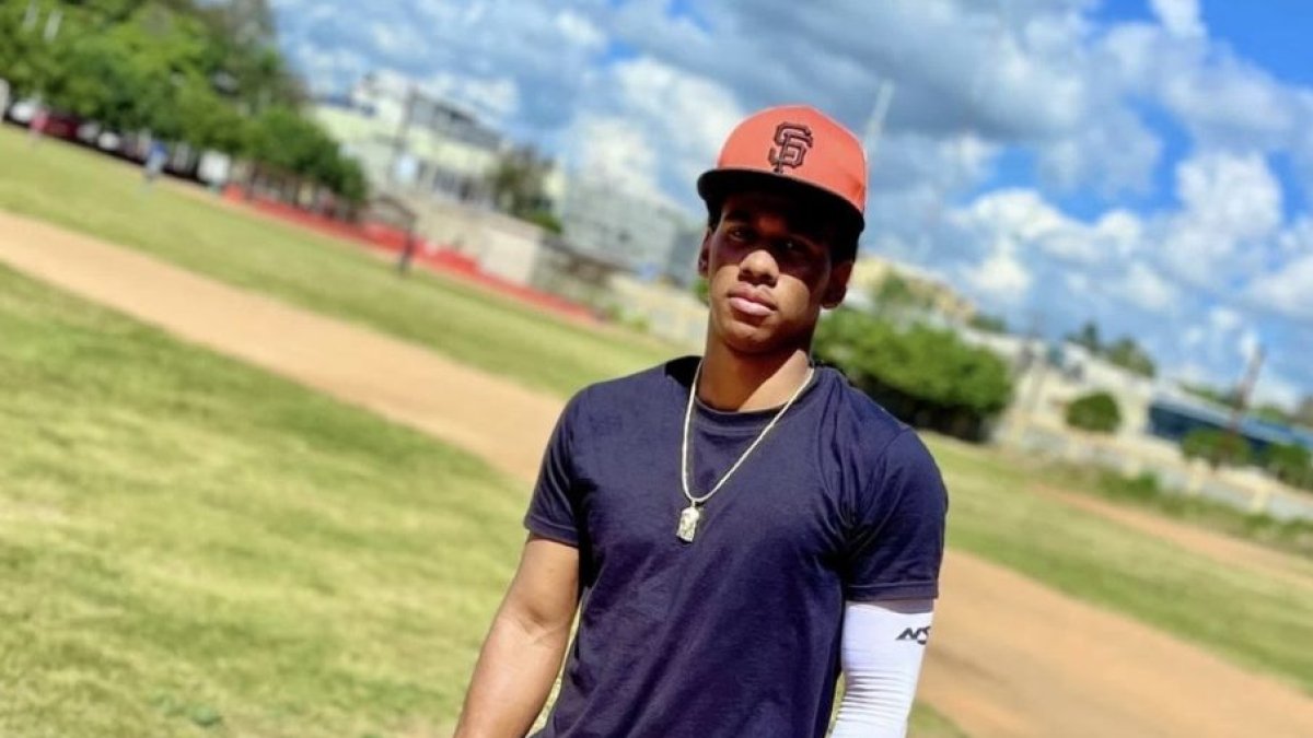 Joven dominicano Edgar de León firma con los Yankees a los 17 años