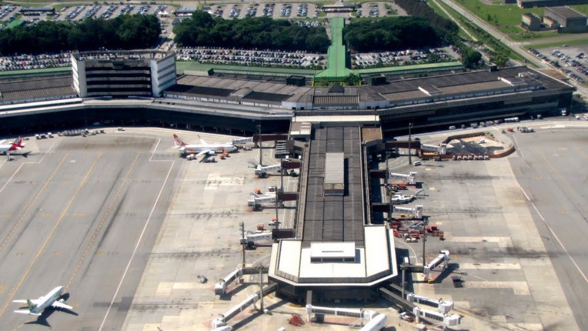 Aeropuertos al límite: la congestión aérea amenaza la conectividad de América Latina, según IATA