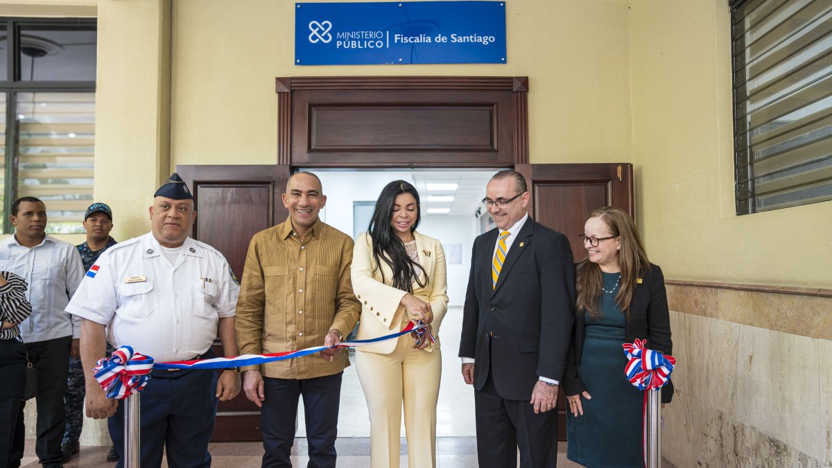 Yeni Berenice inaugura centro de acceso a la justicia y remo