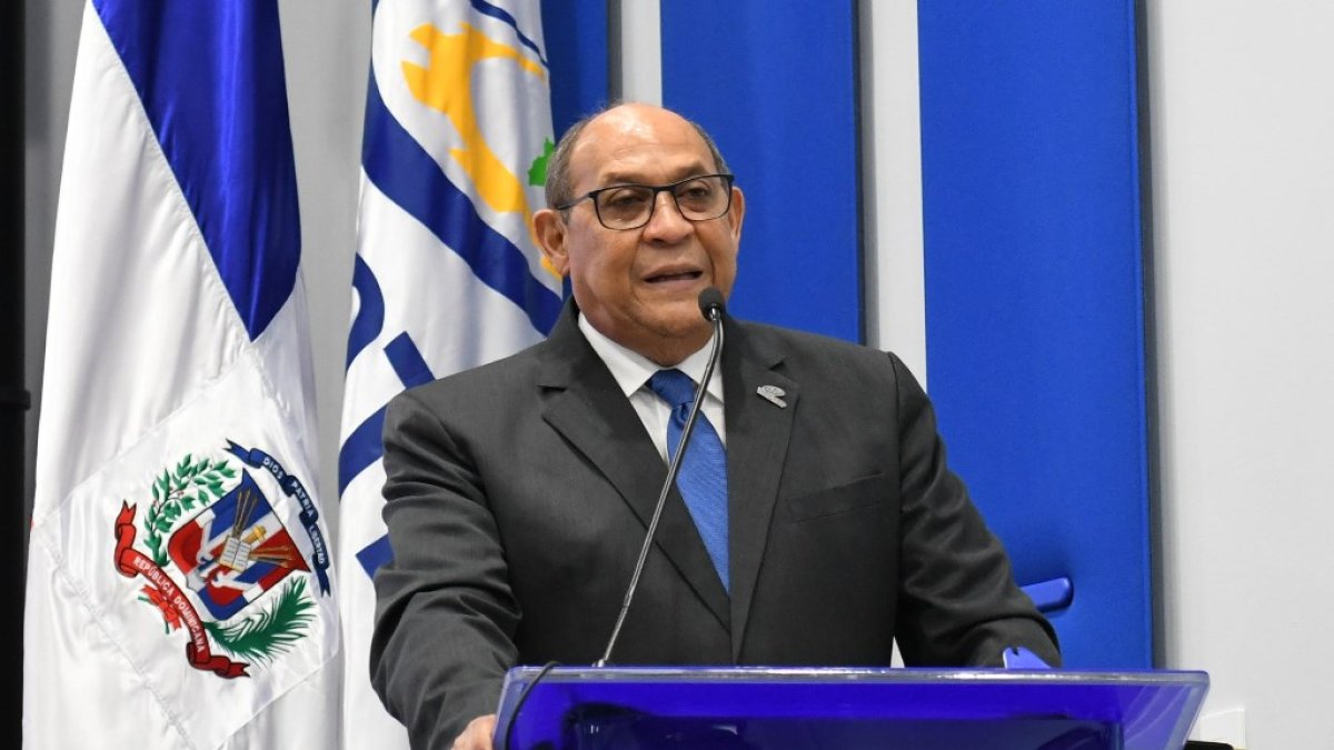 Rafael Santos impulsa consulta nacional para reformar el sis