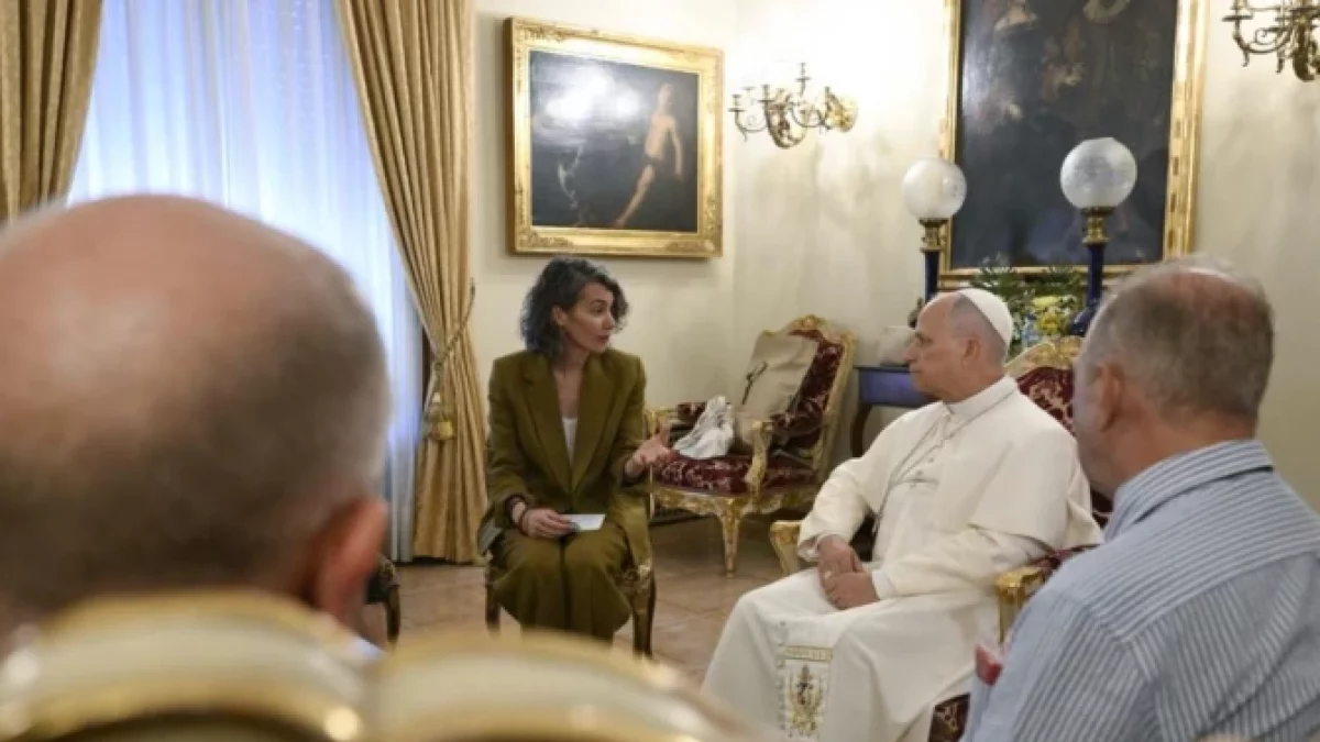 El papa se reúne con víctimas de abuso sexual por 