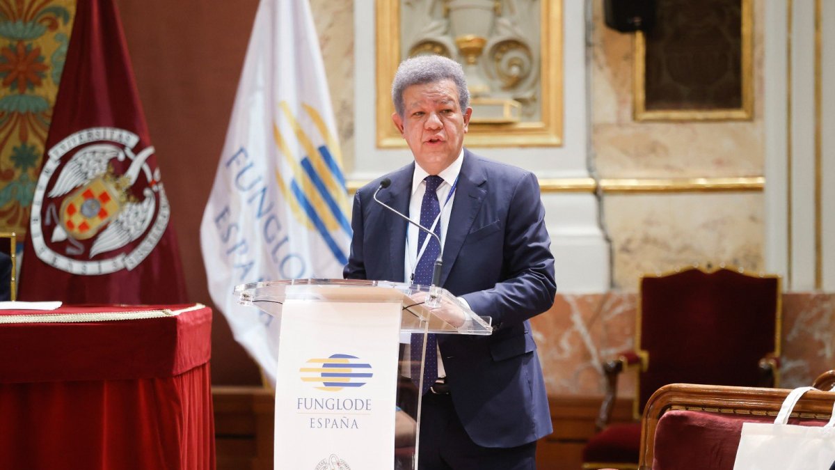 Fernández plantea sustituir economía tradicional p
