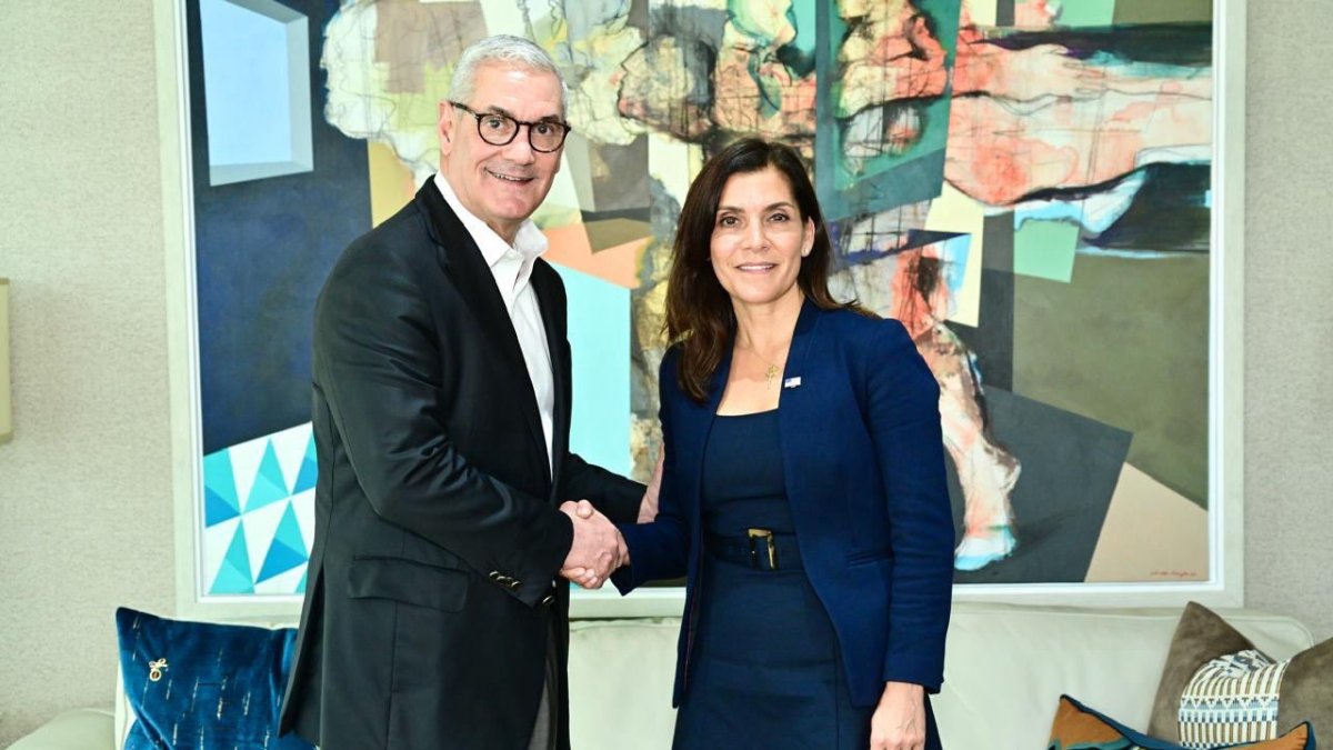 Embajadora de EEUU visita a Gonzalo Castillo, tras