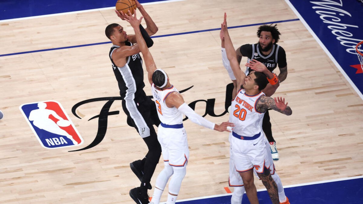 Wembanyama y los Spurs se resisten y triunfan en el Madison 