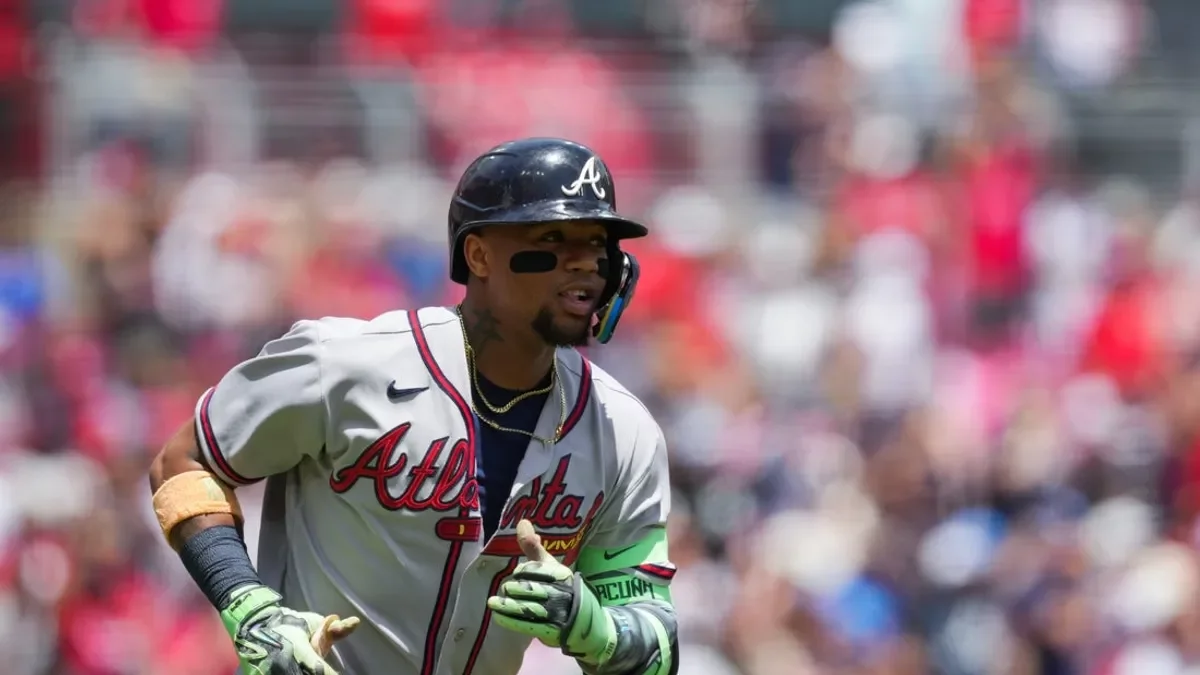Ronald Acuña Jr. sufre aparente lesión en la piern