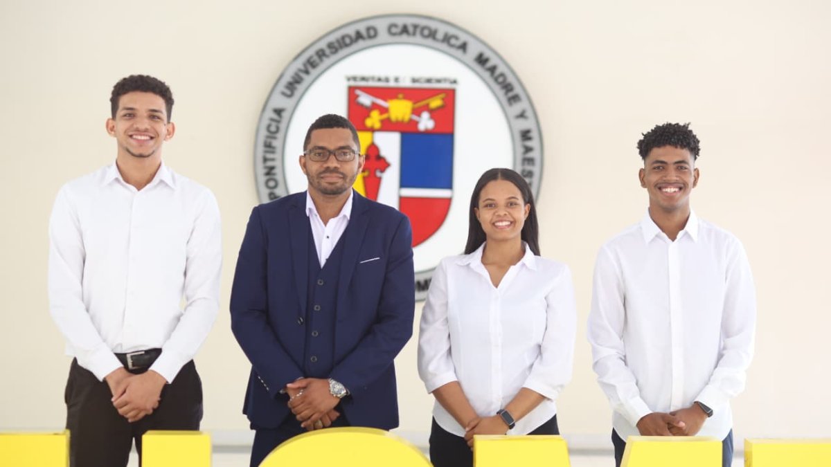 Estudiantes dominicanos clasifican a la final mundial de competencia tecnológica en China