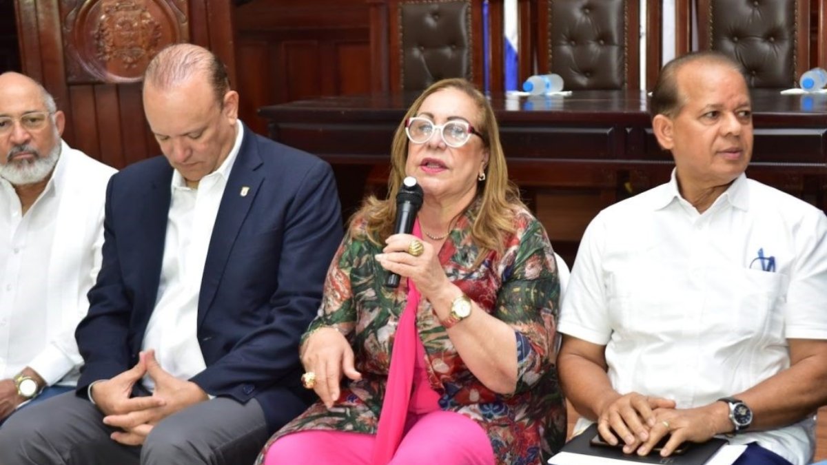 Abinader se muda tres días a Santiago