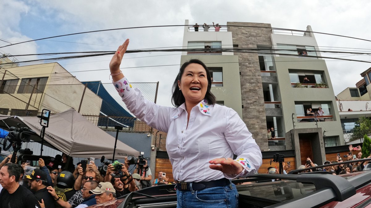 Keiko Fujimori mantiene ventaja de 561 votos sobre Sánchez
