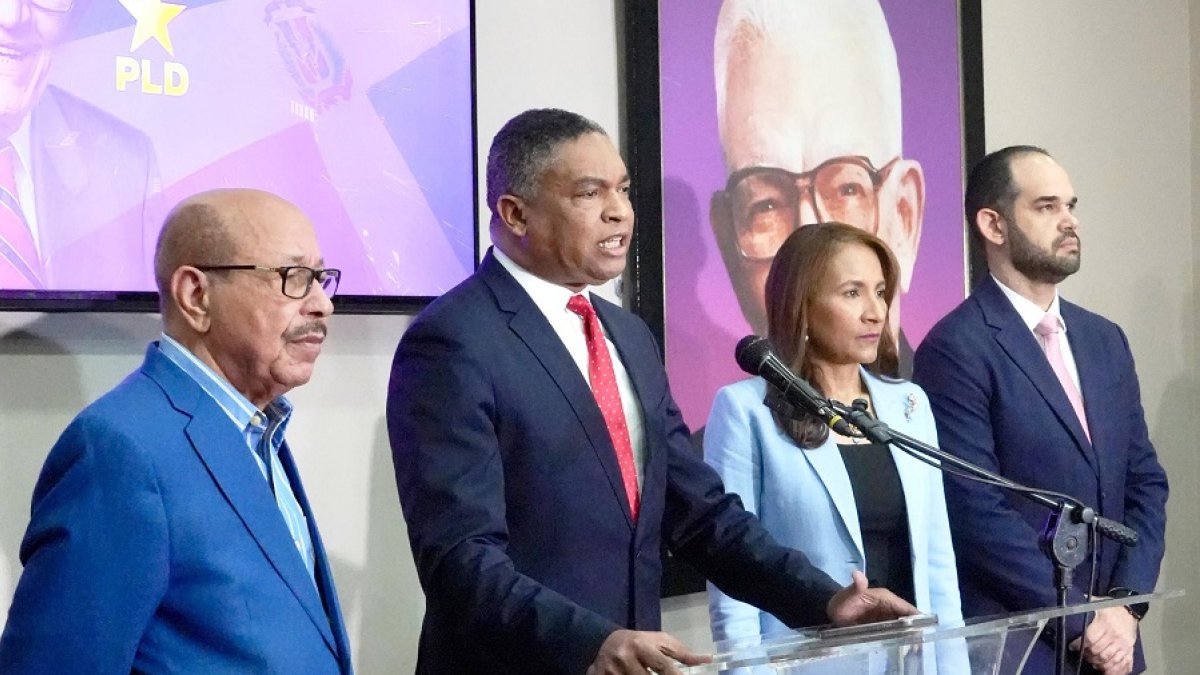Temístocles Montás, Yván Lorenzo, Zoraima Cuello y Richard Medina, en foto de archivo.