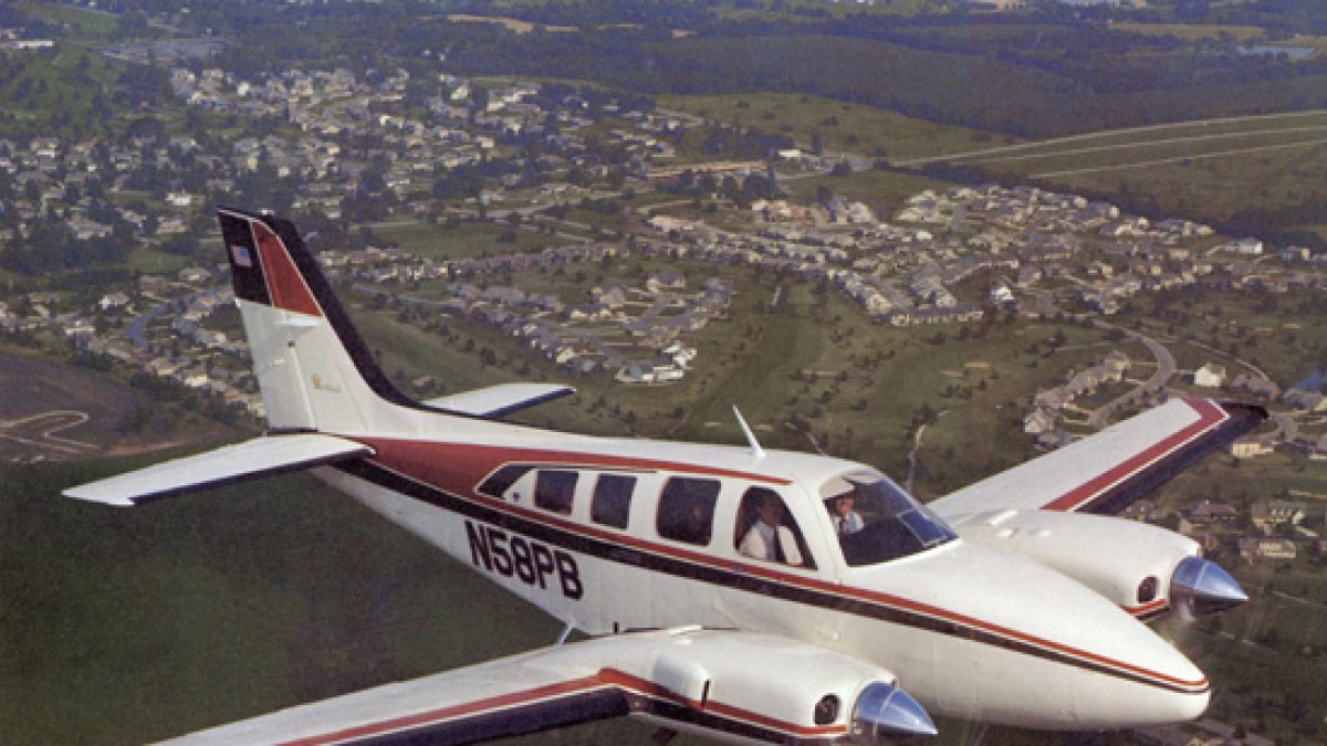La aeronave dominicana HI-1145, reportada como desaparecida en el Caribe, fue localizada por las autoridades de San Vicente y las Granadinas junto a sus dos ocupantes, quienes sobrevivieron al incidente.