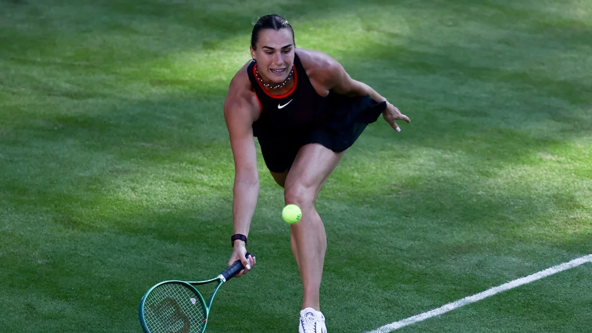 Sabalenka vence a Alexandrova y avanza a cuartos en Berlín.
