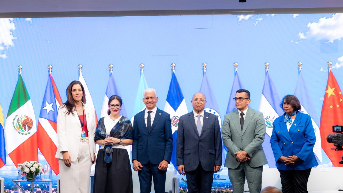 Presidente del Senado pide unión regional ante crisis económica global