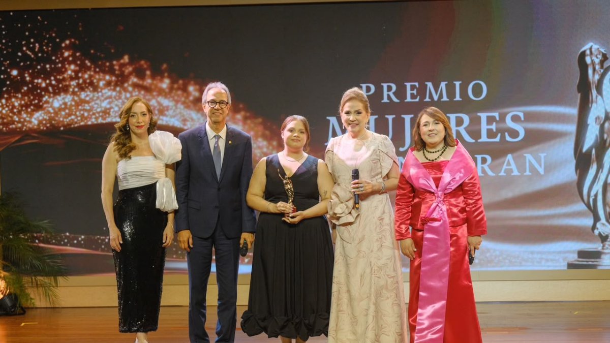 Jatnna Tavárez gana premio a trayectoria en Mujeres que Inspiran