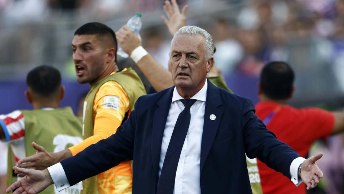 Alfaro plantea posible retiro tras eliminatoria con Paraguay en Mundial