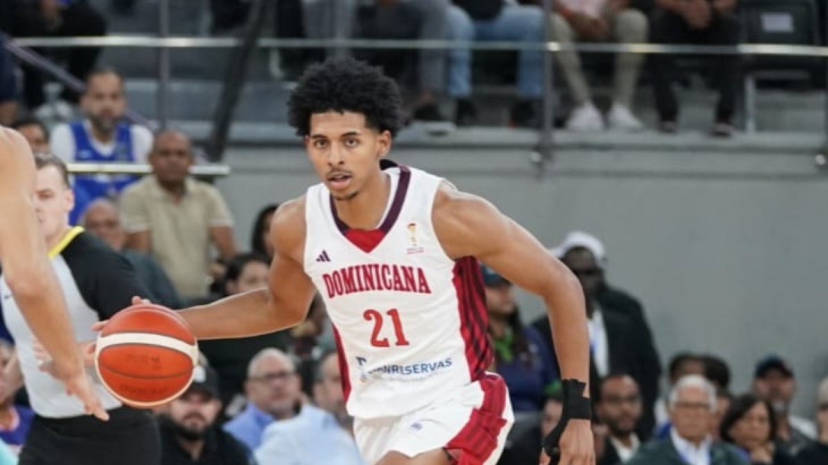 jr luis brilla con 22 puntos y 18 rebotes en debut dominicano