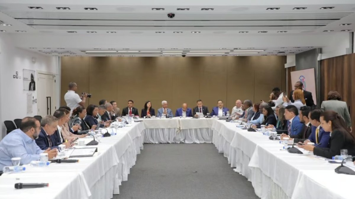 Comisión bicameral estudia reformas al Código Penal.