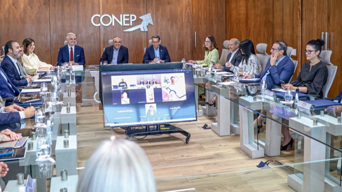El ministro de Educación, Luis Miguel De Camps, se reúne con la cúpula del CONEP