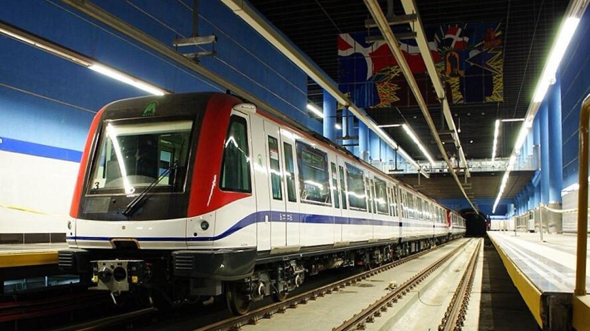 Alemán de 63 años se recupera tras caer en vías del metro
