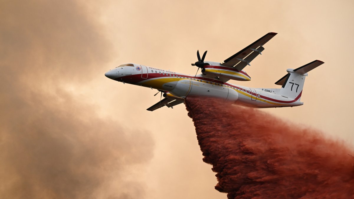 Incendio en Francia desata evacuación masiva y deja tres bomberos muertos en Grecia