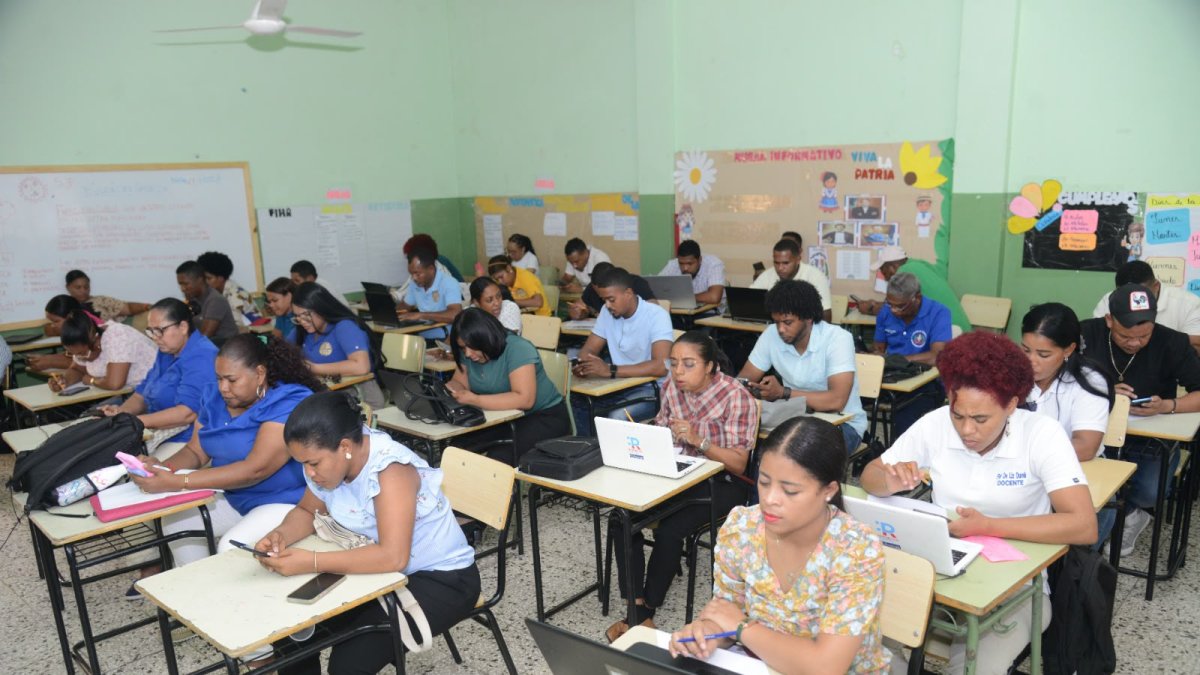 El INAFOCAM impulsa programas de posgrado y formación continua para miles de maestros de cara al nuevo año escolar