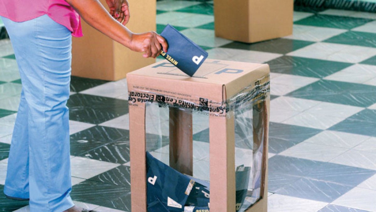 Partidos dominicanos buscan frenar abstención récord para 2028