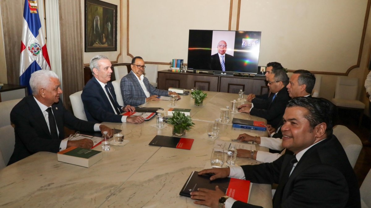 La reunión del CNM encabezada por el presidente Luis Abinader