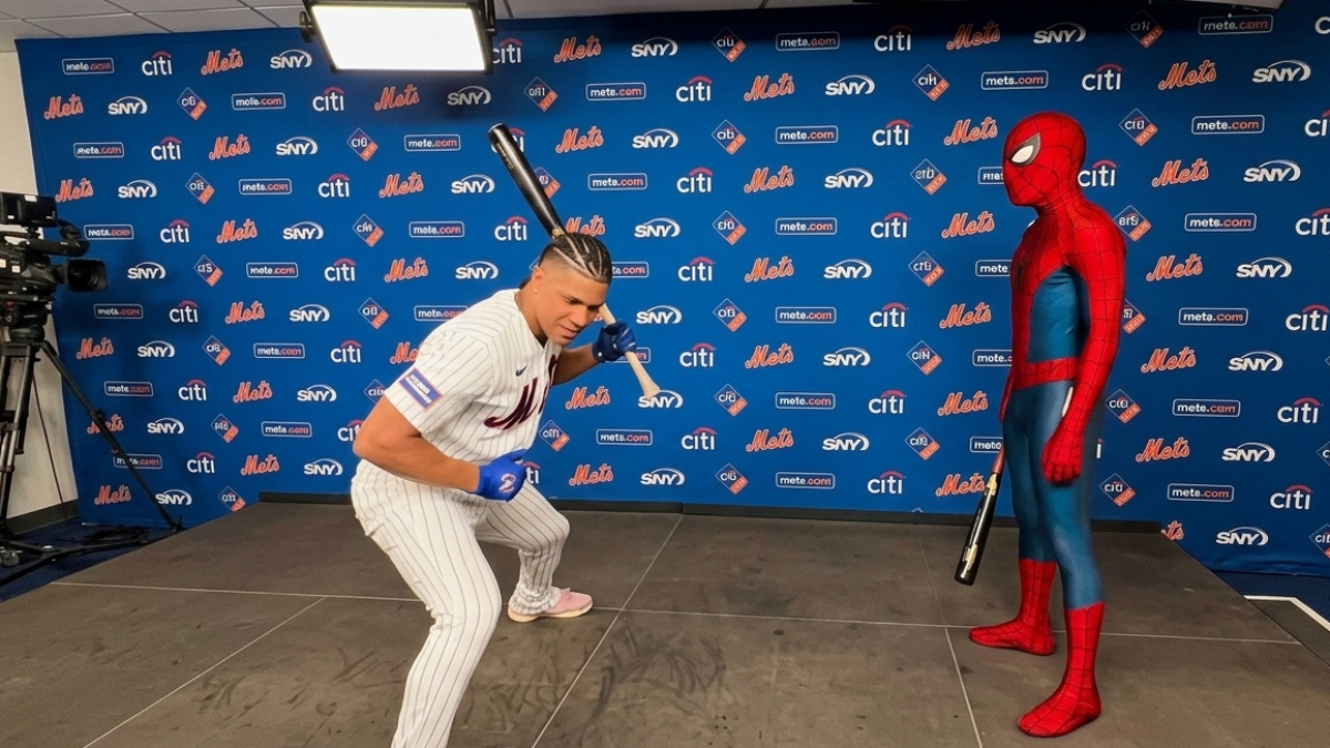 El jocoso duelo de estilos entre Juan Soto y Spider-Man