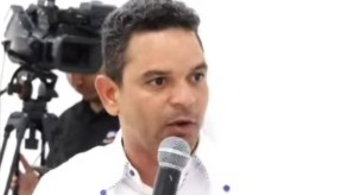 Exigen arrestar a sospechosos por muerte de líder político en Los Alcarrizos