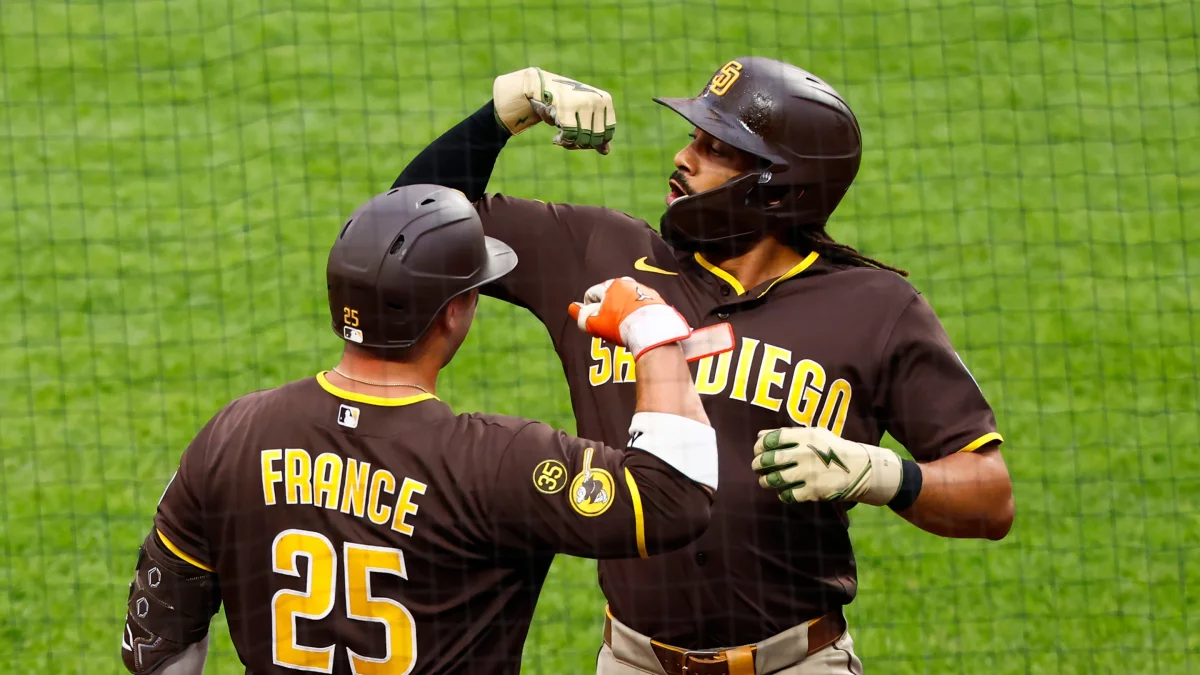 Tatis roba grand slam y clava dos jonrones en triunfo de Padres