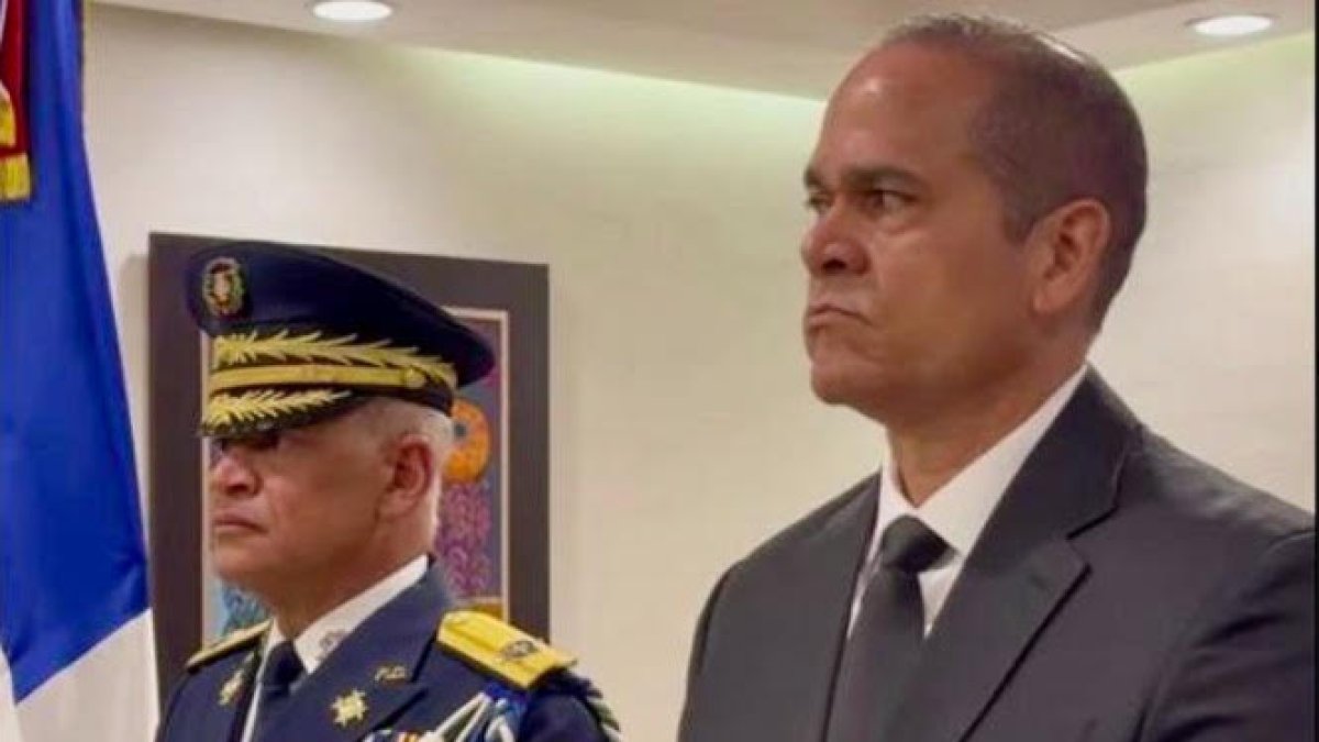 Exdirector policial deja entrever tensión en relevo por desacuerdos