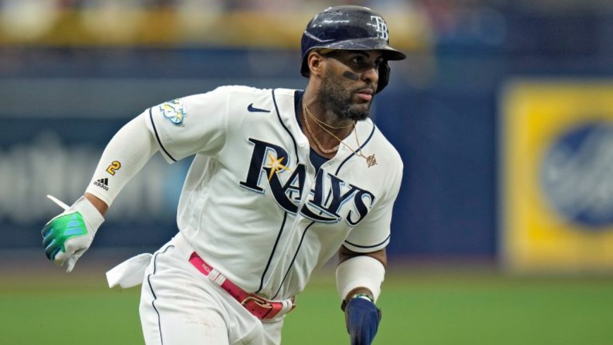 Rayos vencen a Blue Jays con jonrón de Díaz y salvamento de Baker
