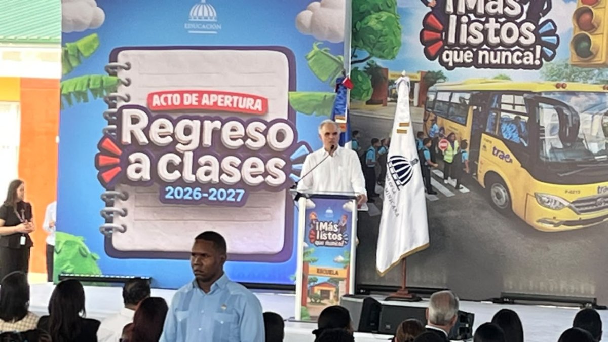 Inicia oficialmente el año escolar 2026-2027 con actos simultáneos en Santo Domingo y Santiago