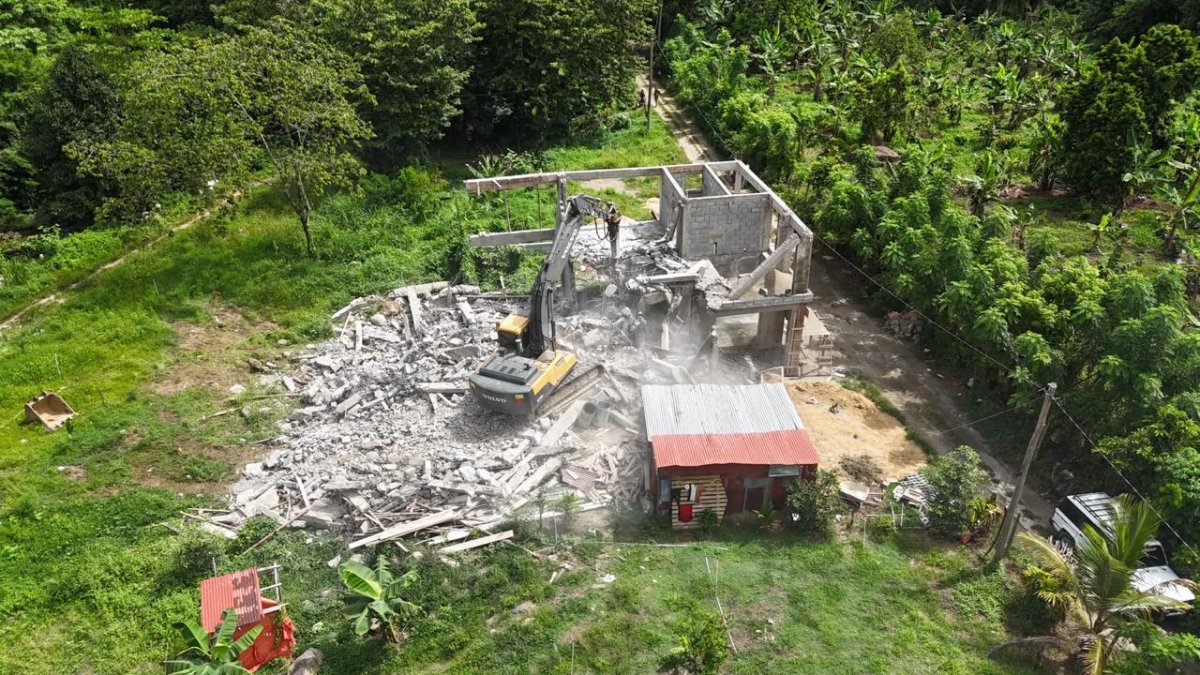 Construcción ilegal en Maimón.