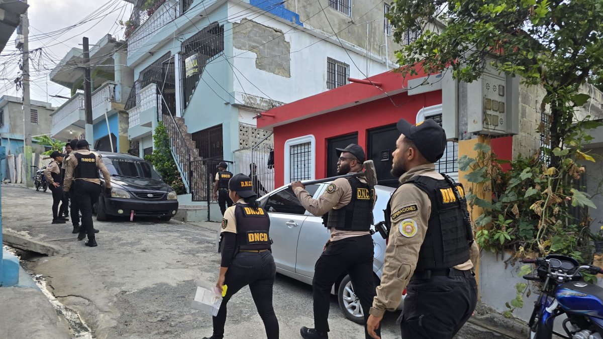 Agentes de la Dirección Nacional de Control de Drogas (DNCD) durante uno de los operattivos.