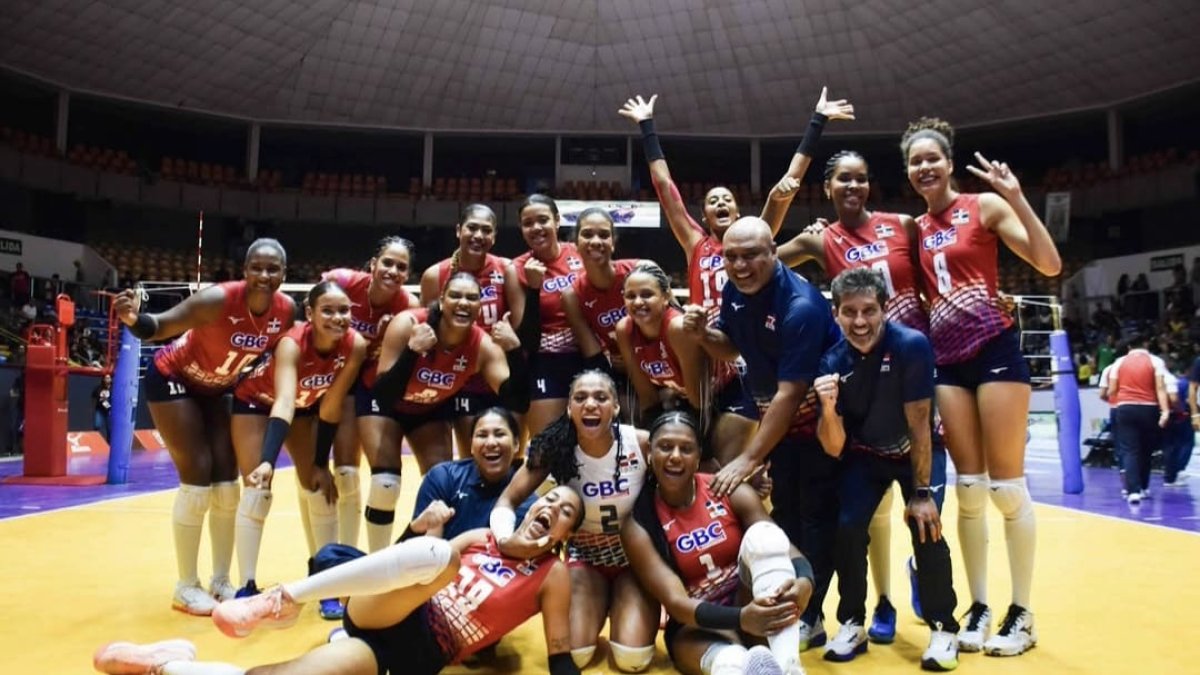 Las jugadoras de las Reinas del Caribe que éste domingo se impusieron a Canadá 3-1 para continuar invictas en la Copa Panamericana de Voleibol de Mayores.