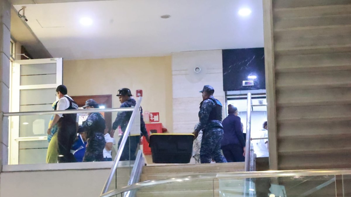 Uno de los médicos apresados la madrugada de este viernes como parte de la puesta en marcha de la 