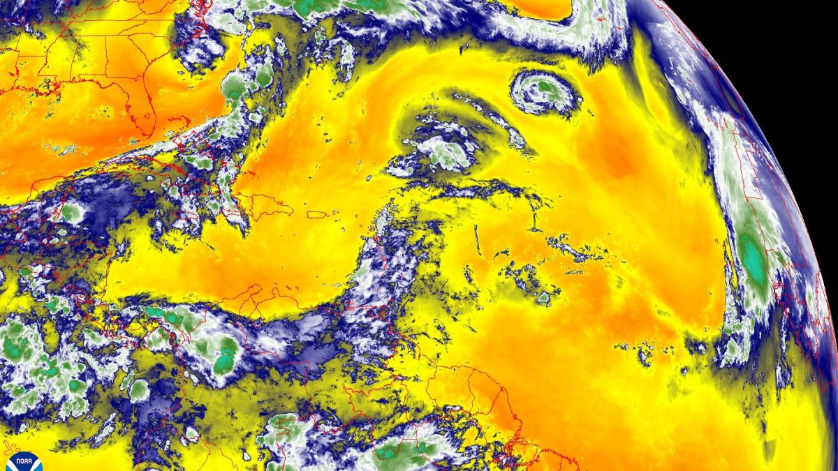 Imagen de satélite que muestra la concentración de polvo en la masa de aire de la Oficina Nacional de la Administración Oceánica y Atmosférica de EE. UU.