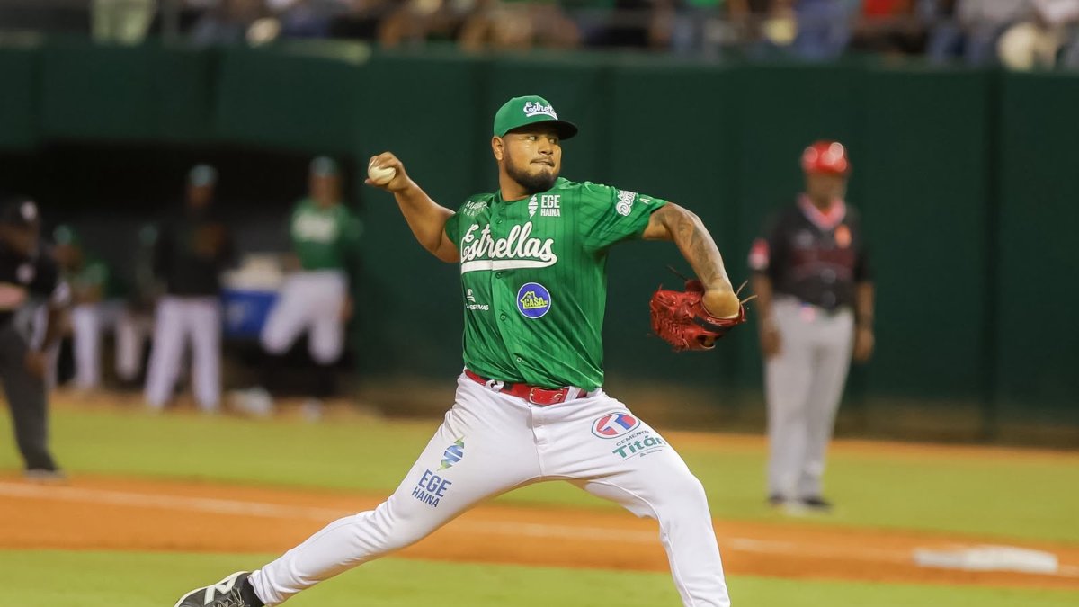 Jaime Barría durante su labor de este sábado frente a los Leones del Escogido. Permitió un hit en cinco entrtradas.