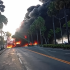 Aún se desconoce lo que provocó el incendio del camión de combustible y si hay personas heridas